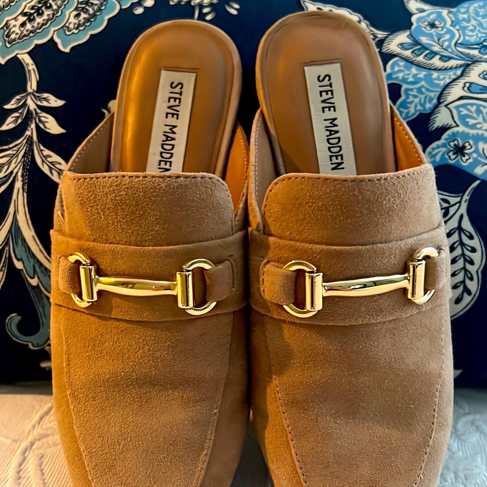 Worn once Steve Madden mules - perfect for upcoming fall season.